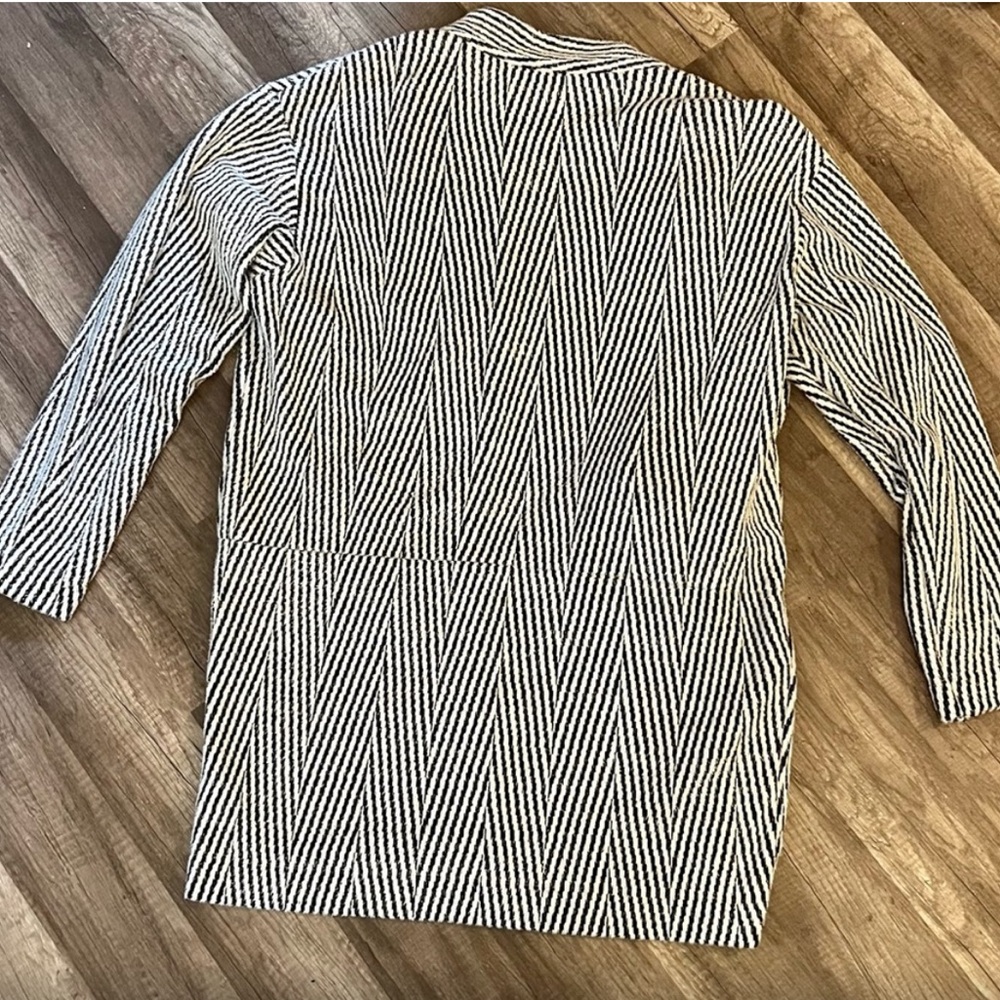 EUC • Striped Express Jacket 🖤🤍 - Picture 2 of 4